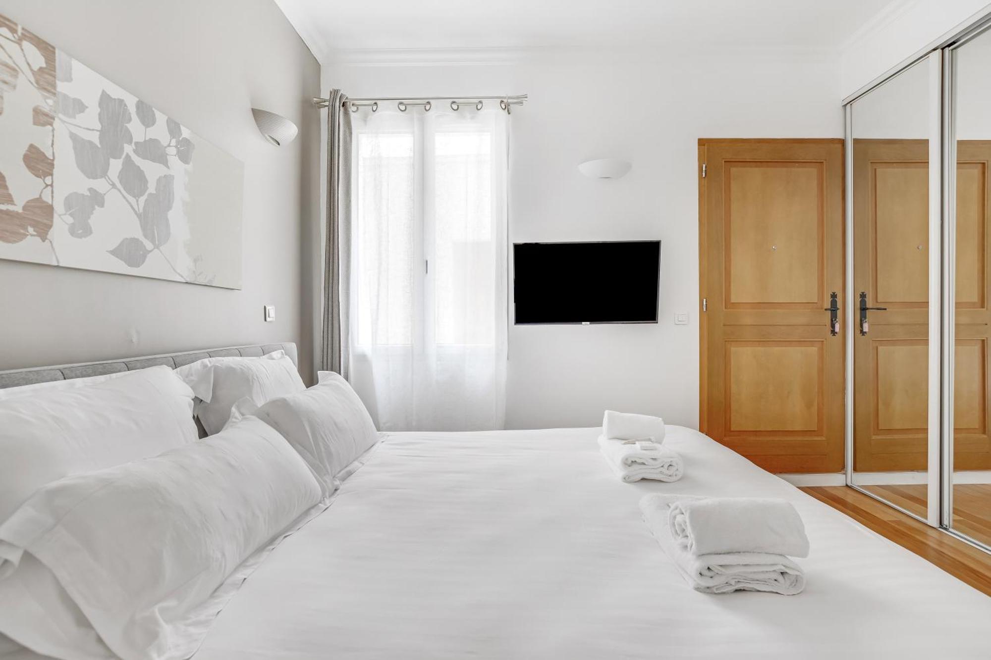 Pick A Flat'S Apartments In Batignolles - Rue Biot Париж Екстериор снимка